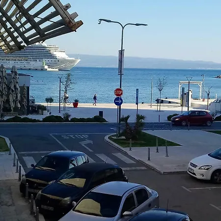 Апартаменти Aquamarine